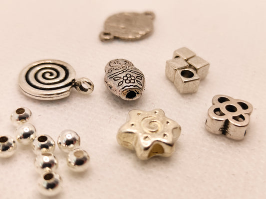 Conjunto de motivos para bisutería artesanal del material zamak
